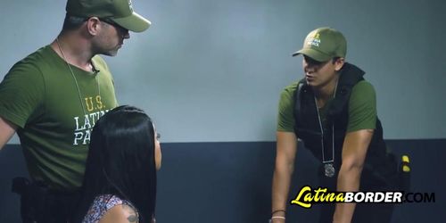 Guy with huge dick penetrating a smoking hot latina (Vanessa Sky)